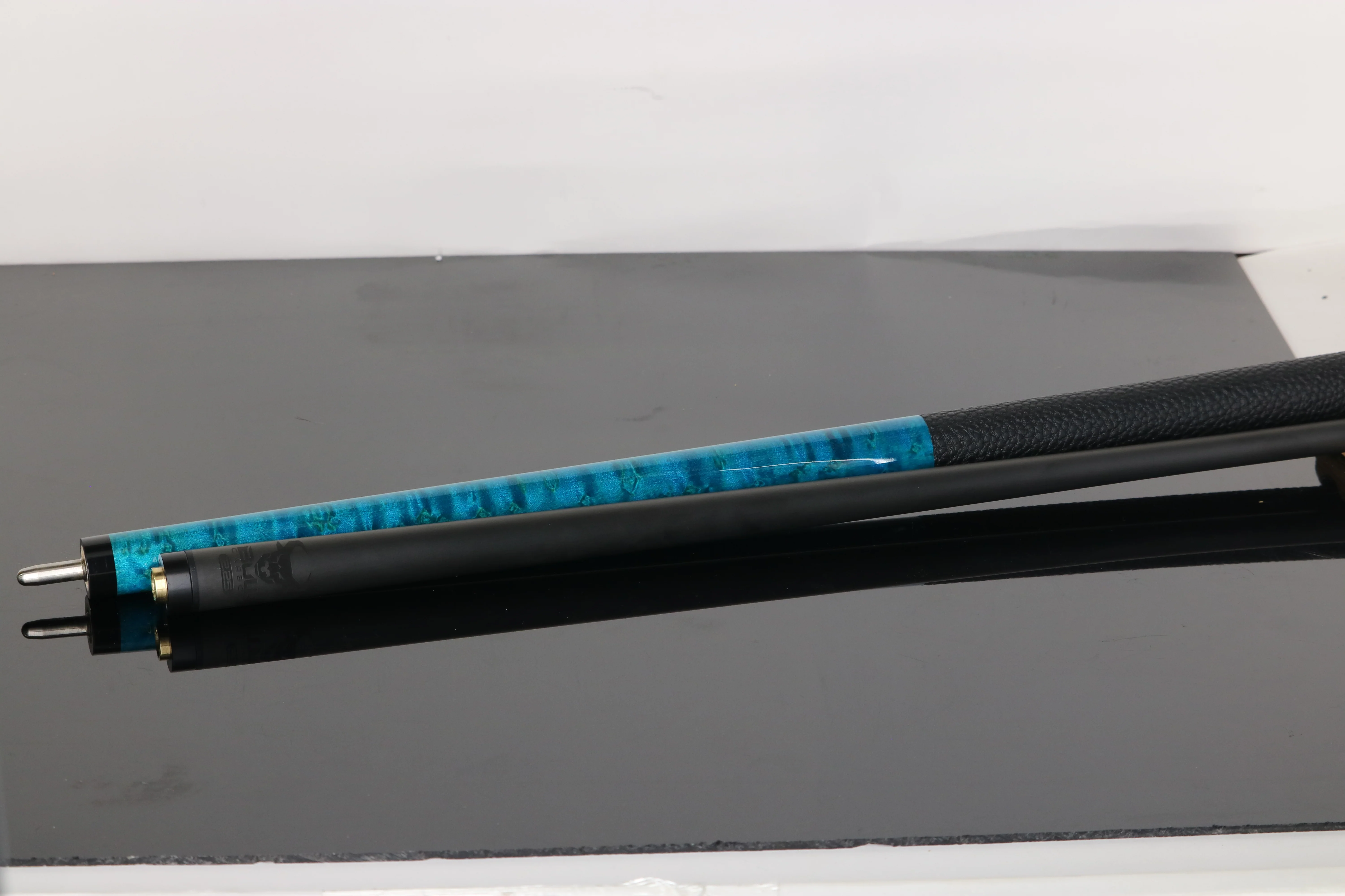 Bull Carbon Blue Washed Birdseye Maple Play Cue with Textured Leather Wrap - Image 4