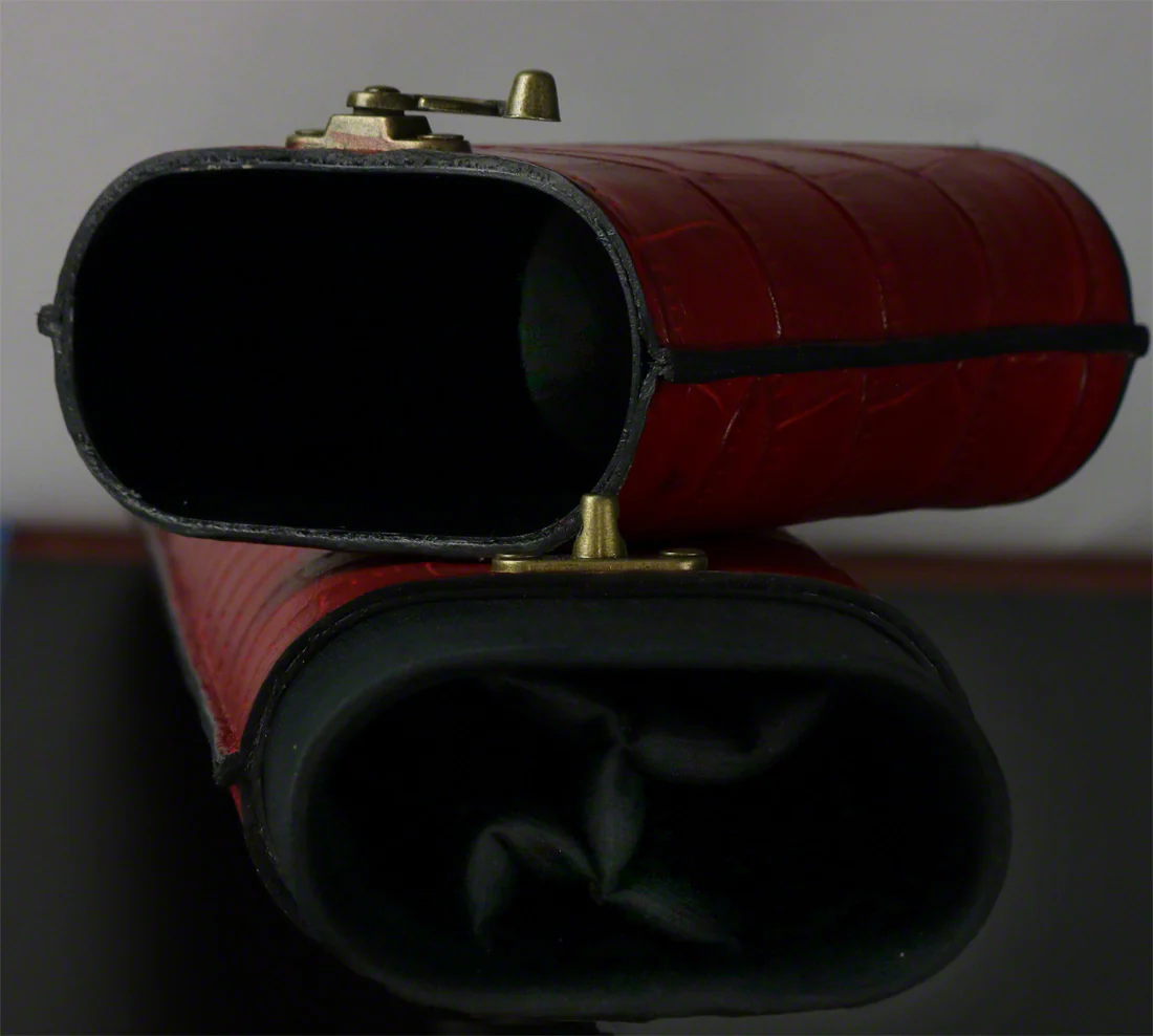 Volturi Fellini Style Red 2x2 Hard Pool Cue Case - VCFS2X2RED - Image 2